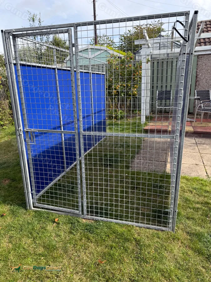 Block of 6 kennel panels with raised dog beds image 2