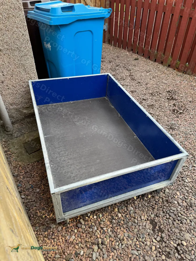 Block of 6 kennel panels with raised dog beds image 4